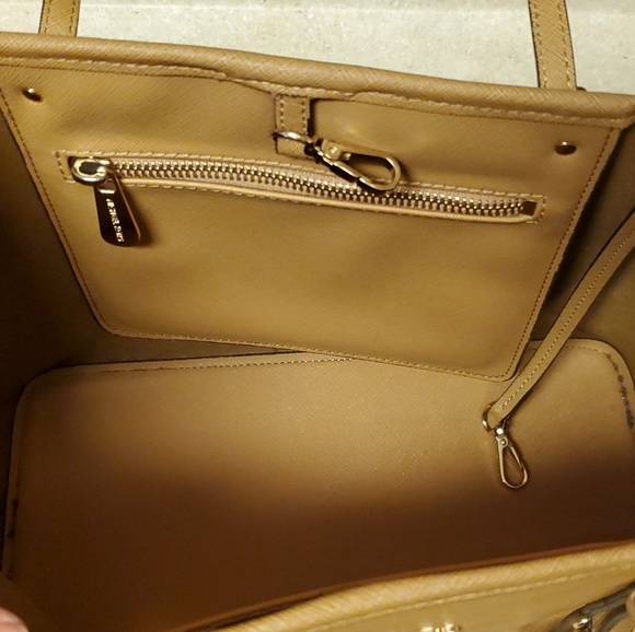 Michael Kors Jet Set Tote Tan 11"×8.5 ×6.5 - Picture 3 of 3